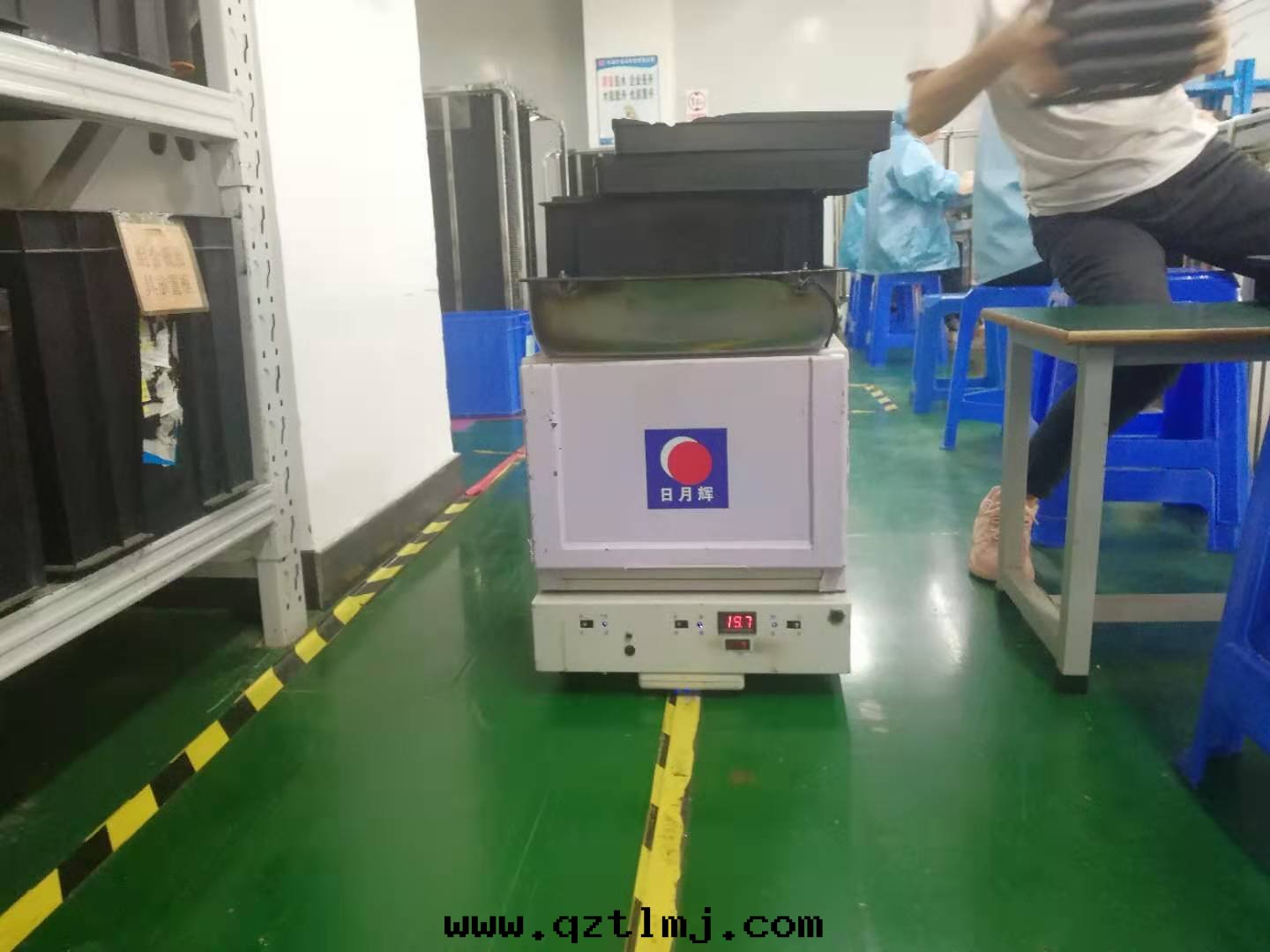 日(rì)月(yuè)輝AGV小車